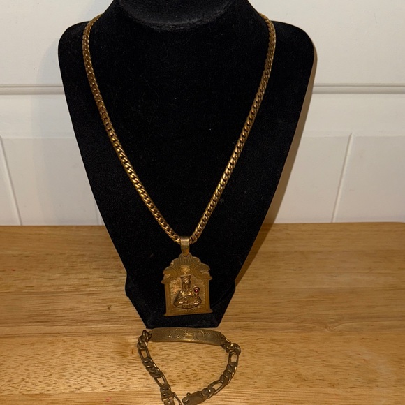 Gold Pendant Necklace and Bracelet Set - Picture 4 of 13